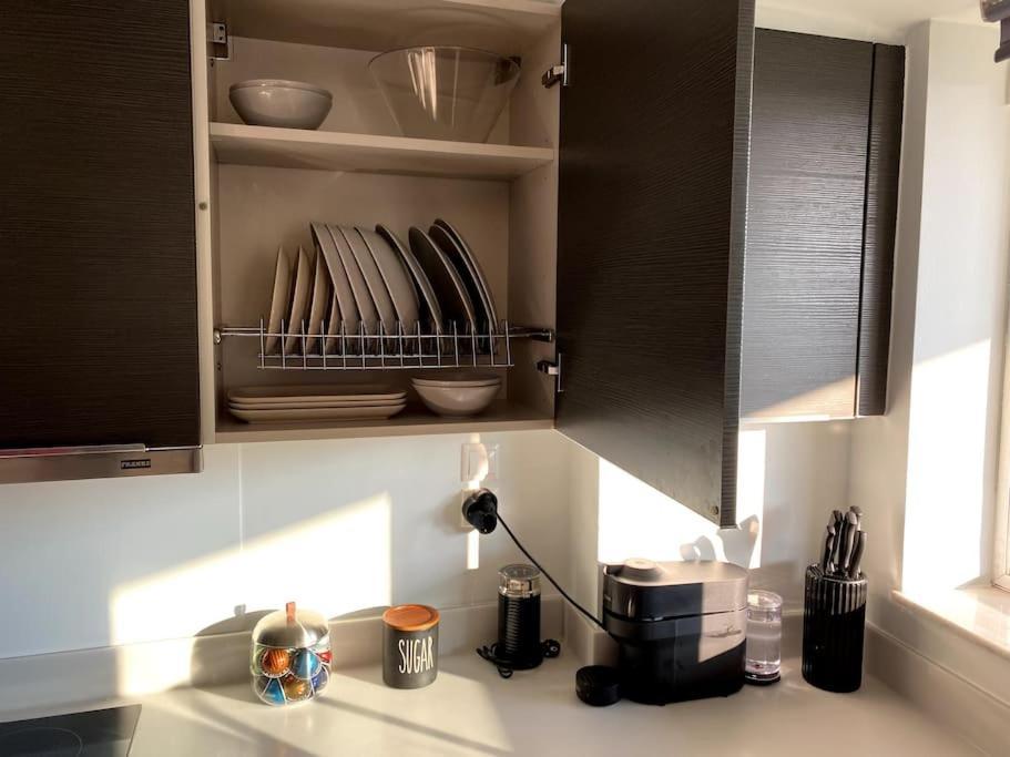 Spacious And Sunkissed 3Br & 2 Bathrooms Apartment Athen Eksteriør billede