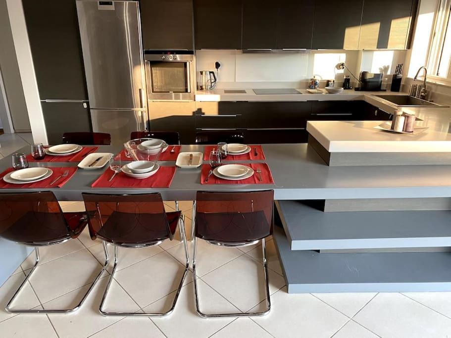 Spacious And Sunkissed 3Br & 2 Bathrooms Apartment Athen Eksteriør billede