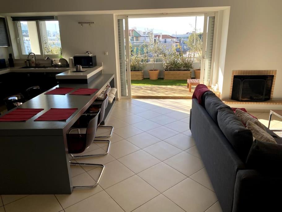 Spacious And Sunkissed 3Br & 2 Bathrooms Apartment Athen Eksteriør billede