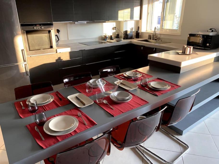 Spacious And Sunkissed 3Br & 2 Bathrooms Apartment Athen Eksteriør billede