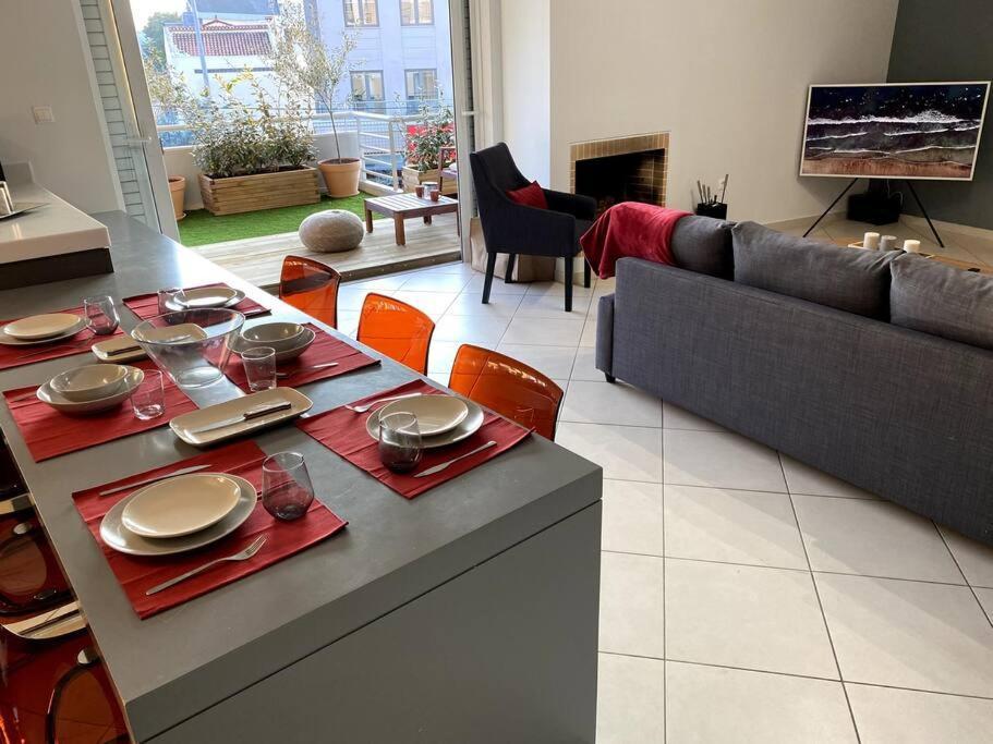 Spacious And Sunkissed 3Br & 2 Bathrooms Apartment Athen Eksteriør billede