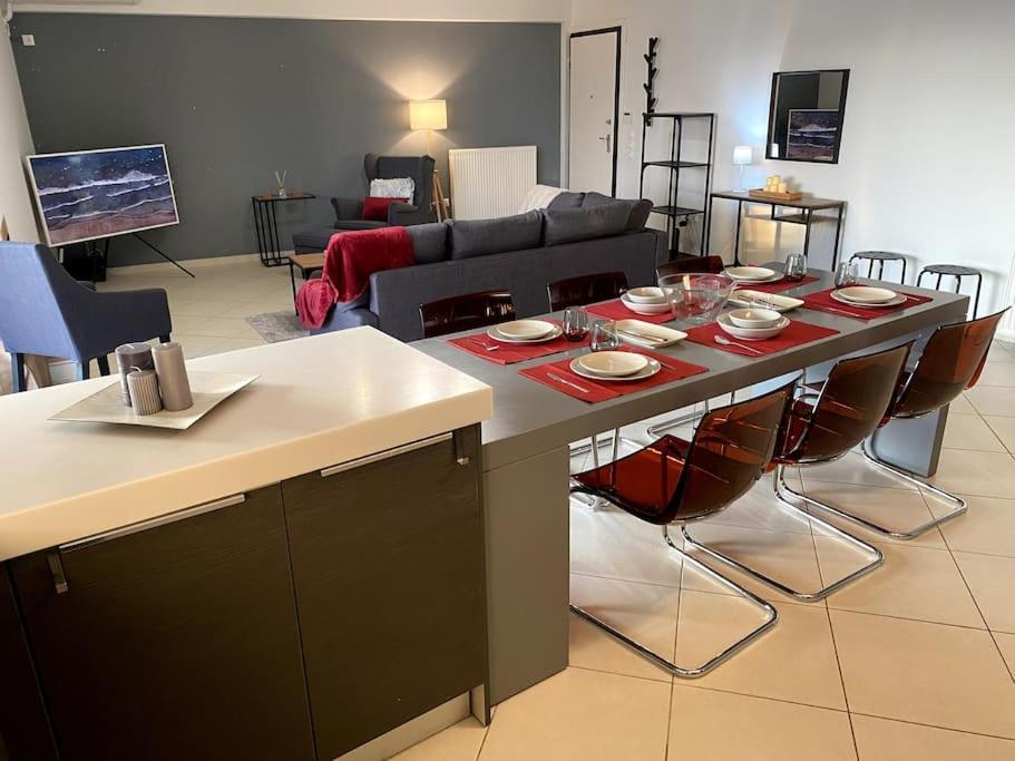 Spacious And Sunkissed 3Br & 2 Bathrooms Apartment Athen Eksteriør billede
